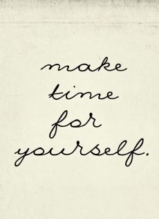 Una scritta a mano 'Make time for yourself'.
